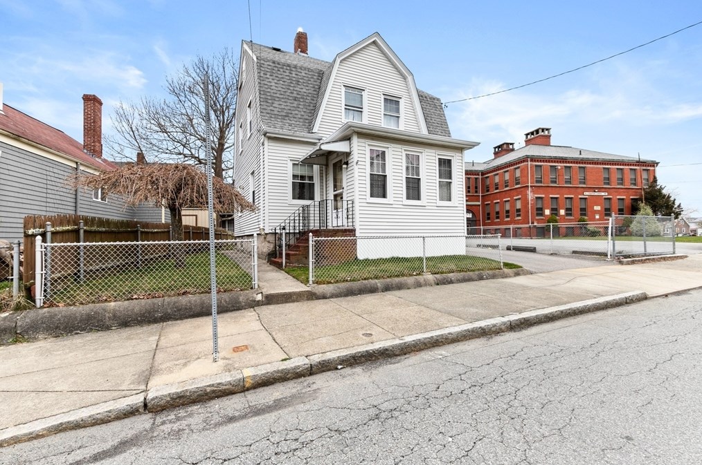 125 Shawmut Ave, New Bedford, MA 02740-4430