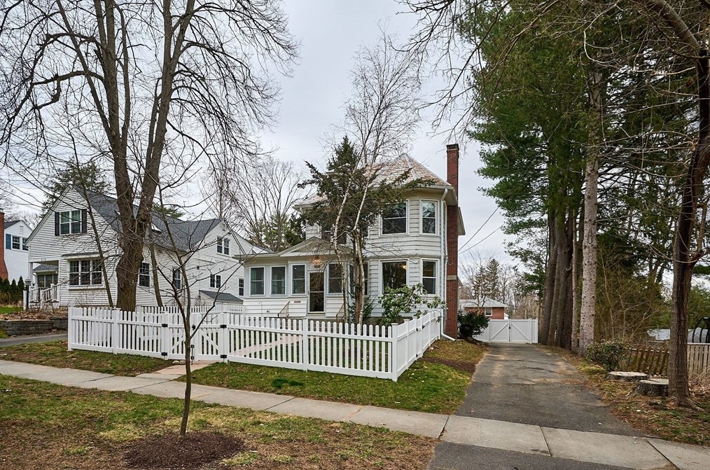 311 Prospect St, Northampton MA  01060-2049 exterior