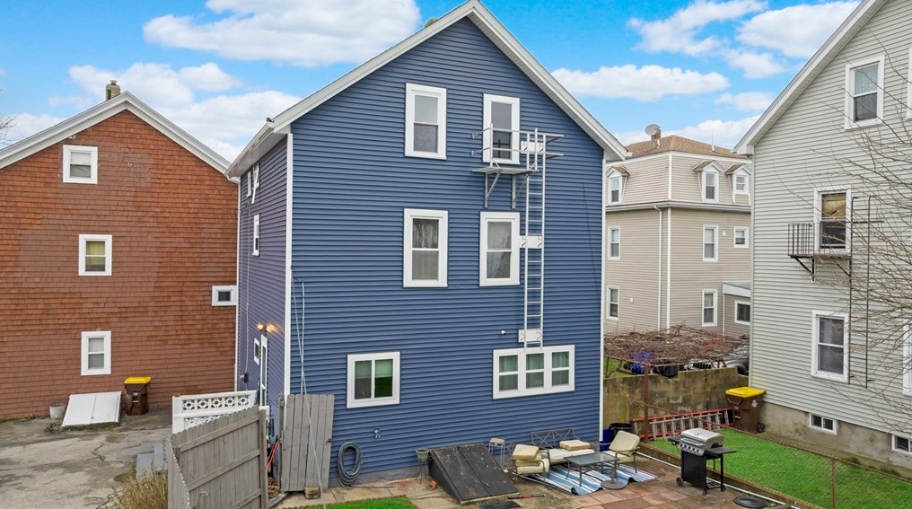 461 Snell St, Fall River, MA 02721 exterior