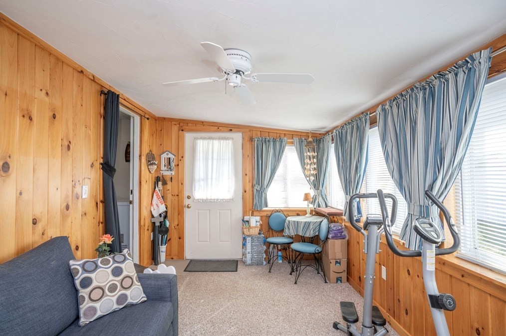 1 Minute Man Rd, Taunton MA 02780-1171 exterior