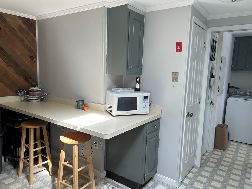 1 Minute Man Rd, Taunton MA 02780-1171 exterior