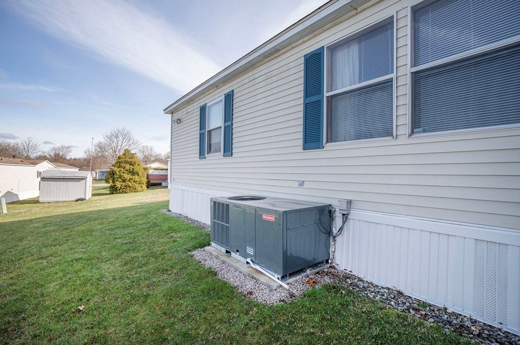 1 Minute Man Rd, Taunton MA 02780-1171 exterior