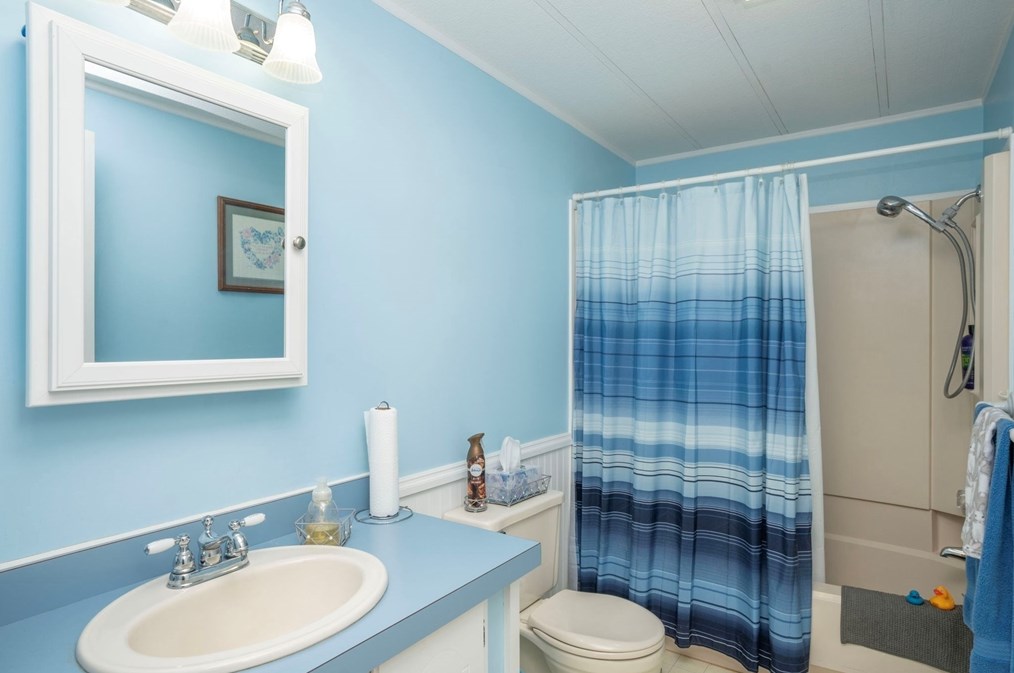 1 Minute Man Rd, Taunton MA 02780-1171 exterior