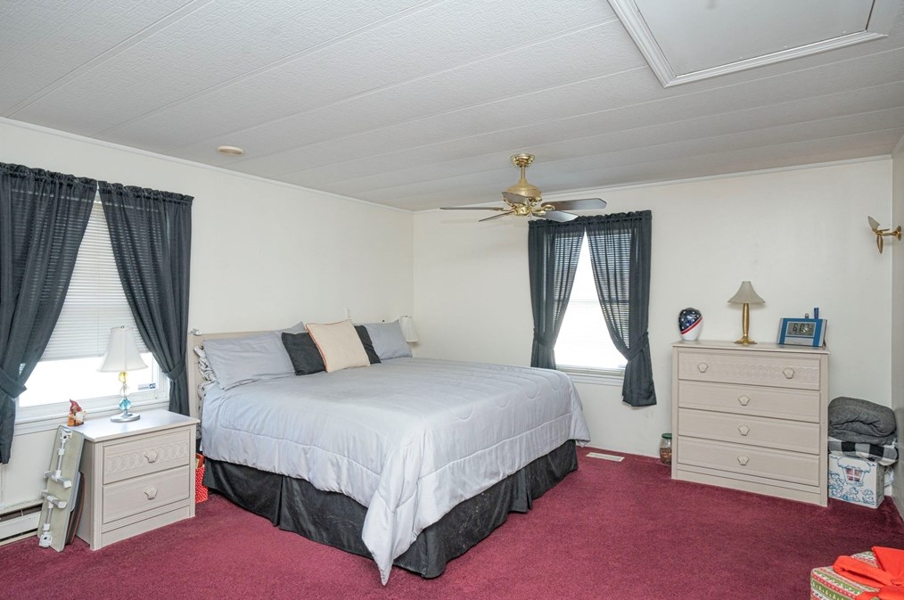 1 Minute Man Rd, Taunton MA 02780-1171 exterior