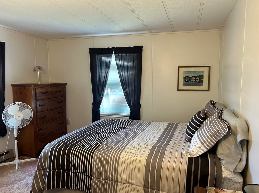 1 Minute Man Rd, Taunton MA 02780-1171 exterior