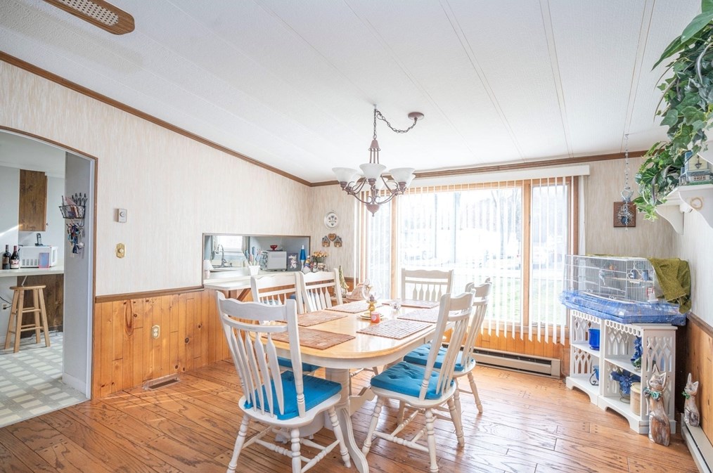 1 Minute Man Rd, Taunton MA 02780-1171 exterior