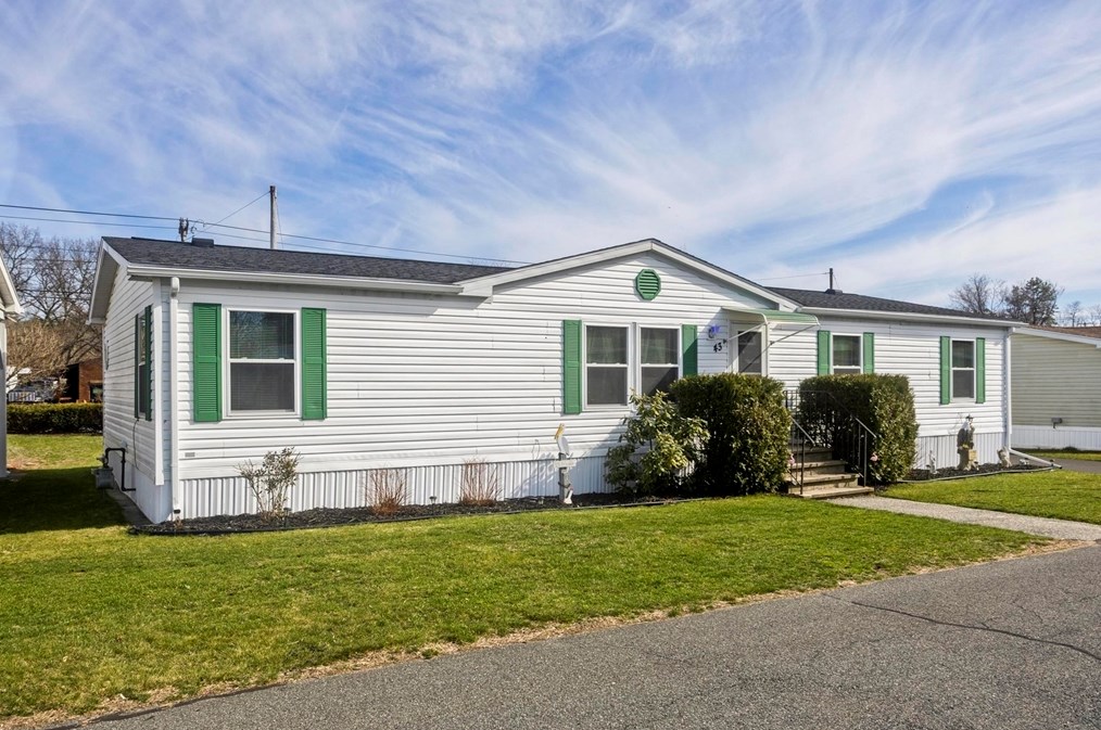 43 Somerset Rd, Chicopee, MA 01020