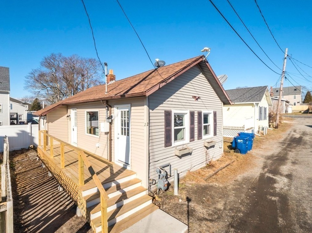 2 Chaney Ave, Fairhaven, MA 02719 exterior