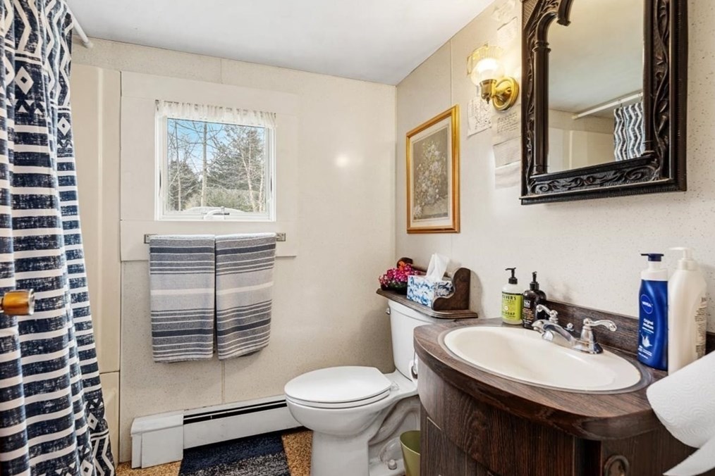 214 Hull St, Hingham MA 02043-1423 exterior