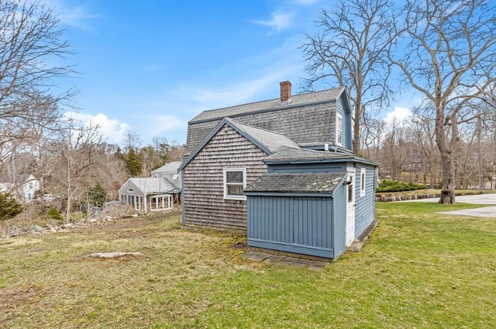 214 Hull St, Hingham MA 02043-1423 exterior