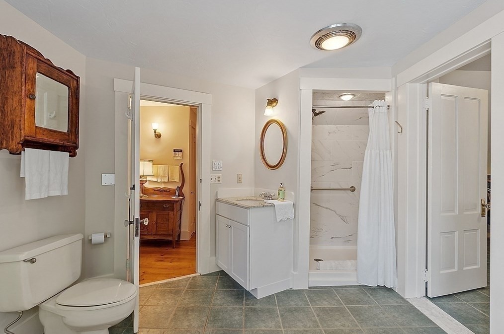 11 Cross Rd, Ashburnham MA 01430-1042 exterior