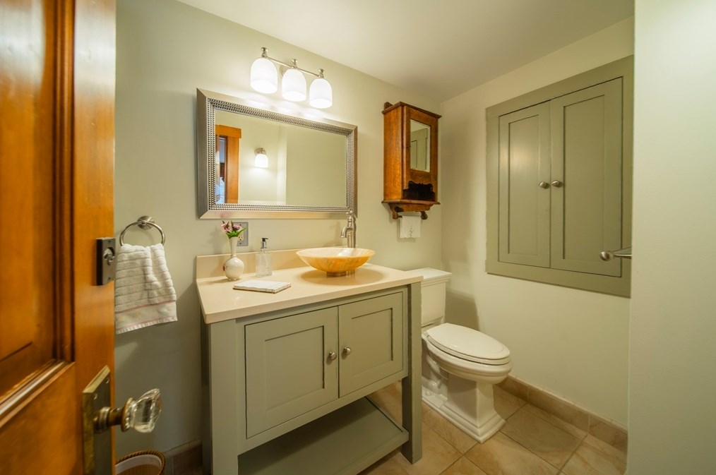 11 Cross Rd, Ashburnham MA 01430-1042 exterior