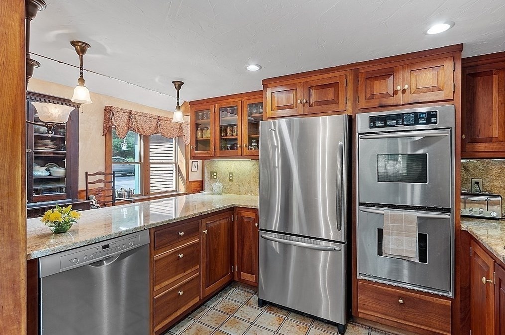 11 Cross Rd, Ashburnham MA 01430-1042 exterior