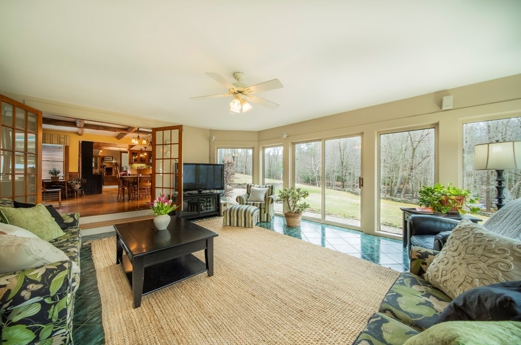 11 Cross Rd, Ashburnham MA 01430-1042 exterior