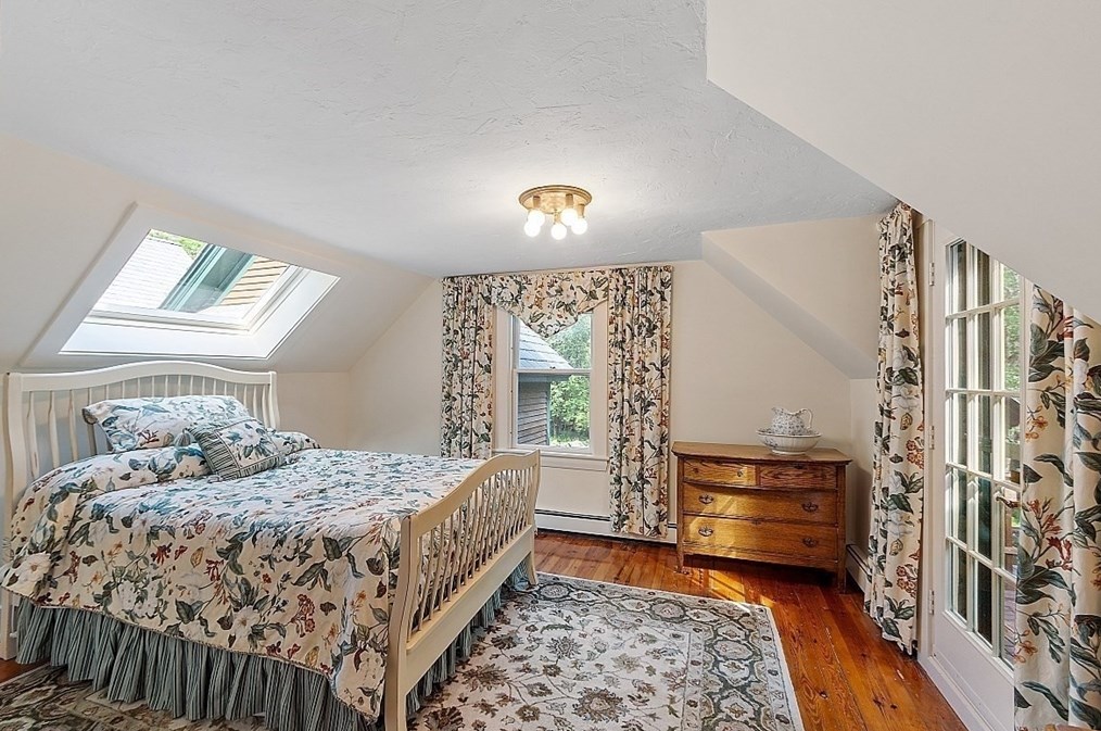 11 Cross Rd, Ashburnham MA 01430-1042 exterior