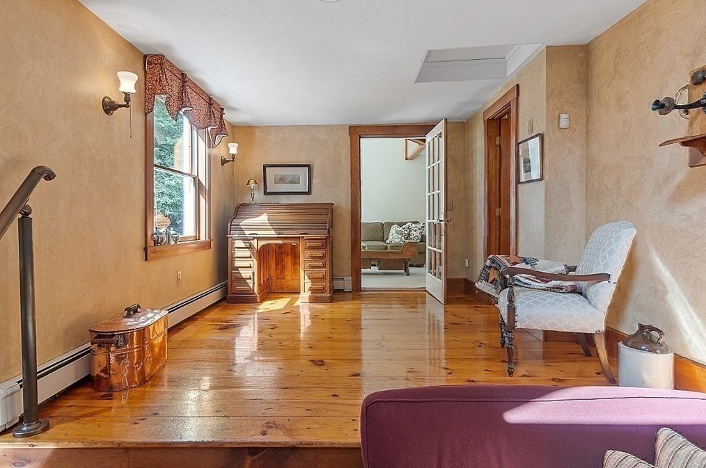 11 Cross Rd, Ashburnham MA 01430-1042 exterior