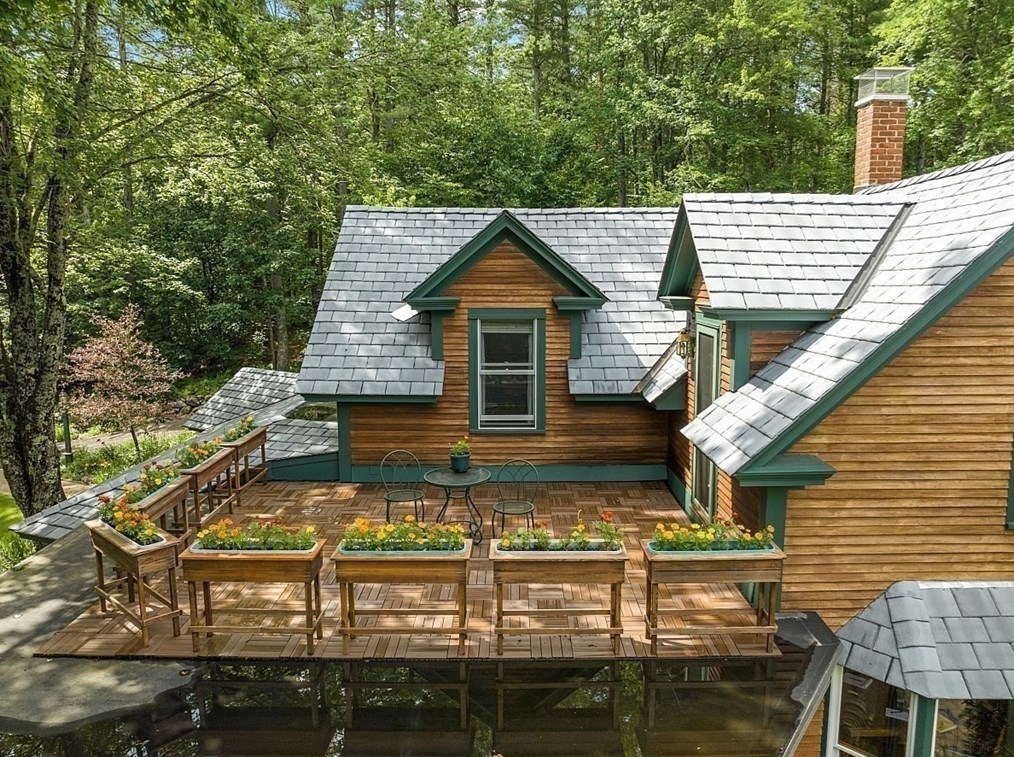 11 Cross Rd, Ashburnham MA 01430-1042 exterior