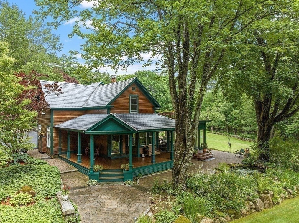 11 Cross Rd, Ashburnham, MA 01430 exterior