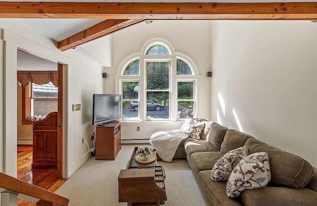 11 Cross Rd, Ashburnham MA 01430-1042 exterior