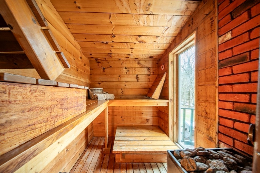 11 Cross Rd, Ashburnham MA 01430-1042 exterior