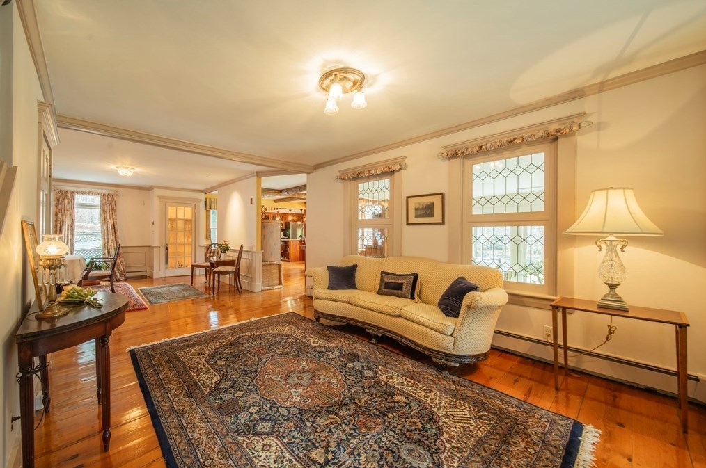 11 Cross Rd, Ashburnham MA 01430-1042 exterior