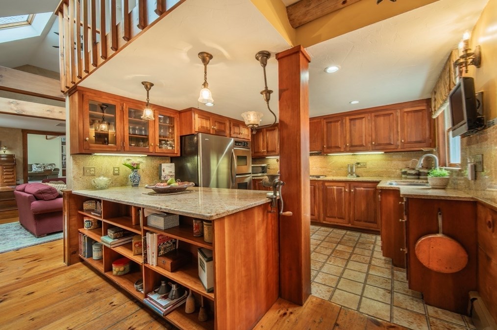 11 Cross Rd, Ashburnham MA 01430-1042 exterior