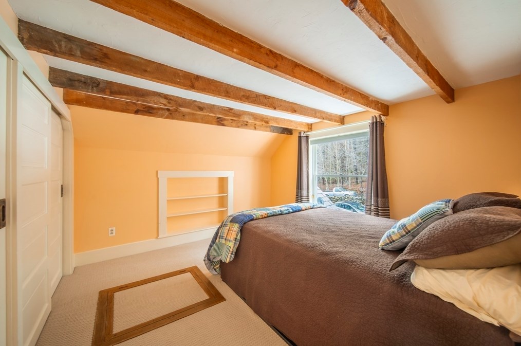 11 Cross Rd, Ashburnham MA 01430-1042 exterior