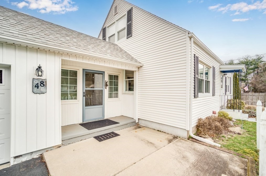 48 Fair Oak Rd, Springfield, MA 01128 exterior
