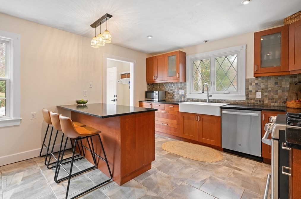 26 Black Cat Rd, Plymouth MA  02360-3506 exterior