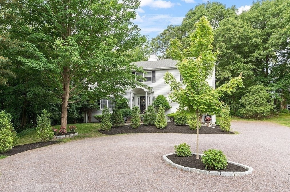 56 Louise Rd, Braintree MA 02184-5902 exterior