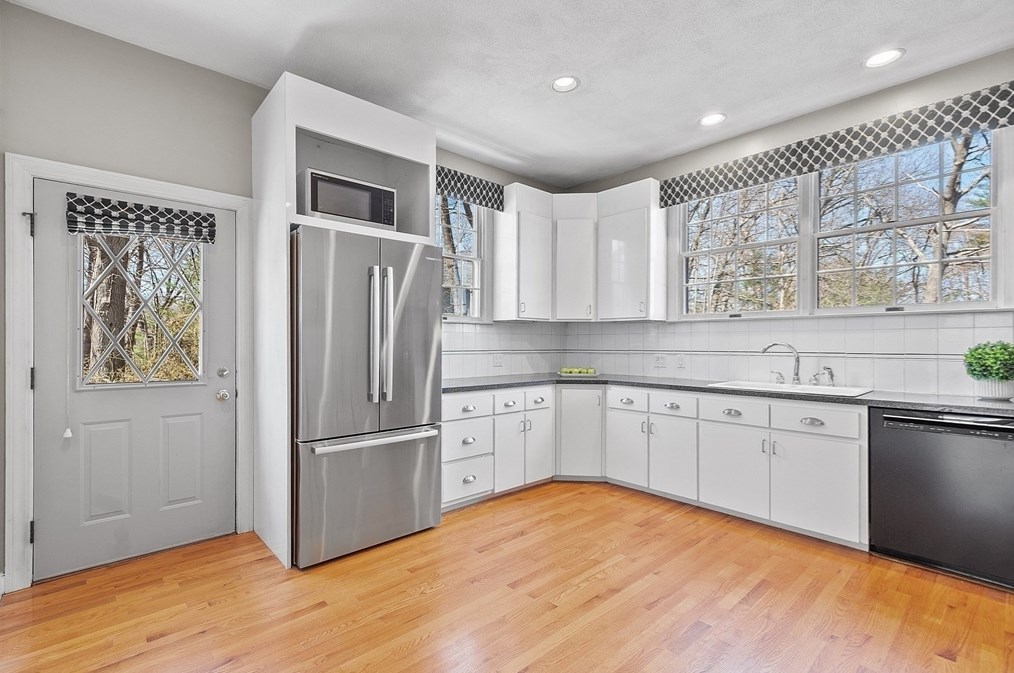 56 Louise Rd, Braintree MA 02184-5902 exterior