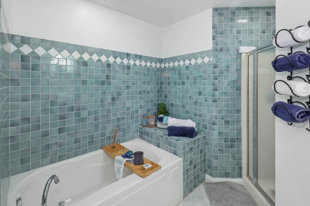 18 Hall Rd, Sturbridge MA 01566-1515 exterior