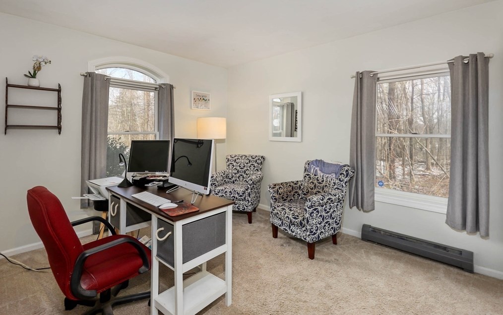 18 Hall Rd, Sturbridge MA 01566-1515 exterior