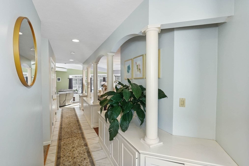 18 Hall Rd, Sturbridge MA 01566-1515 exterior