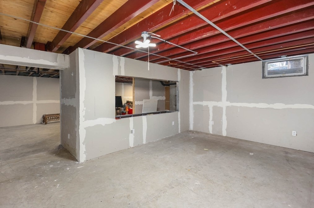 18 Hall Rd, Sturbridge MA 01566-1515 exterior