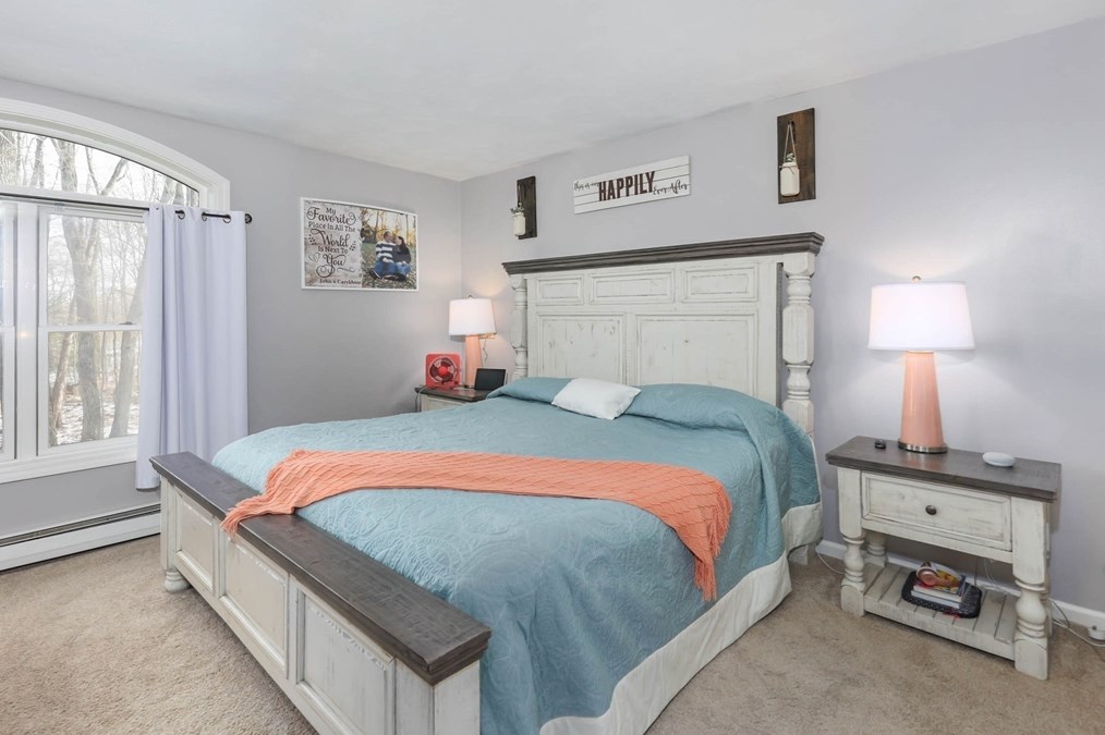 18 Hall Rd, Sturbridge MA 01566-1515 exterior