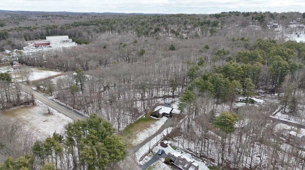 18 Hall Rd, Sturbridge MA 01566-1515 exterior