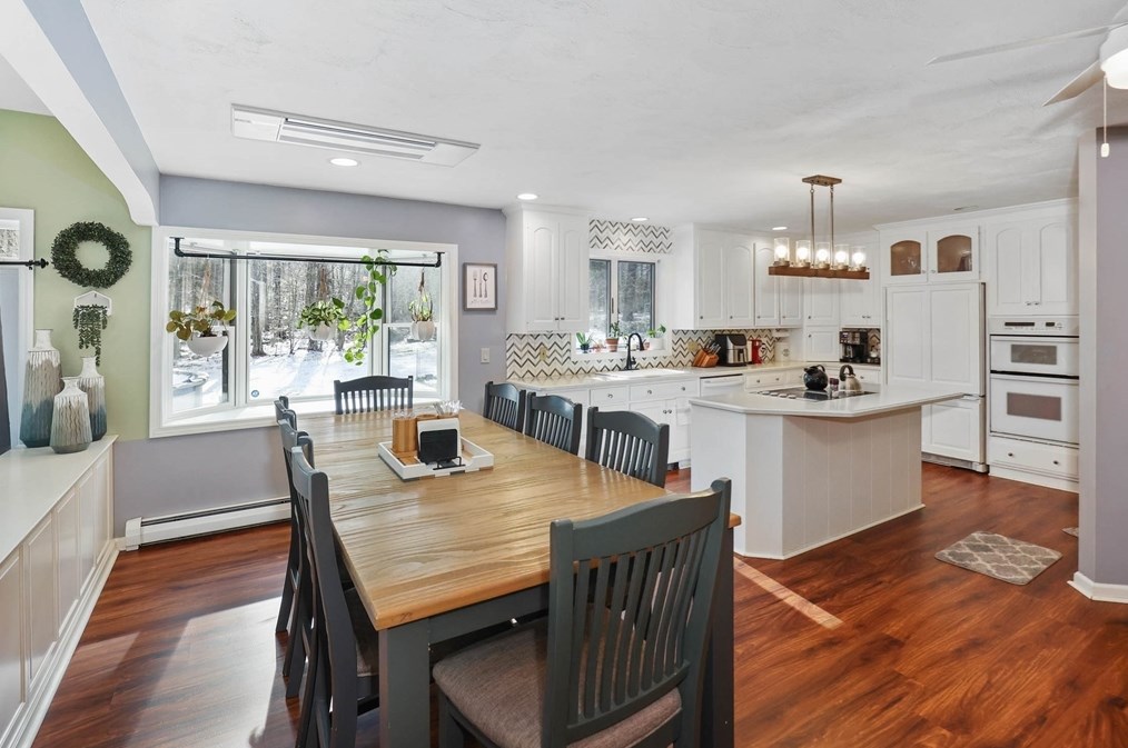 18 Hall Rd, Sturbridge MA 01566-1515 exterior