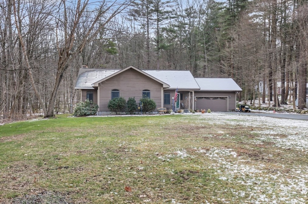 18 Hall Rd, Sturbridge MA 01566-1515 exterior