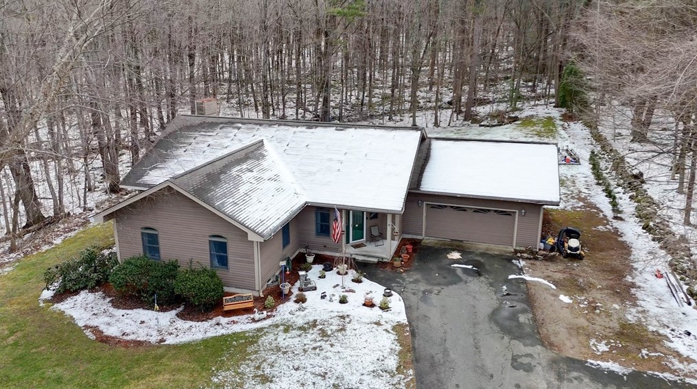 18 Hall Rd, Sturbridge MA 01566-1515 exterior