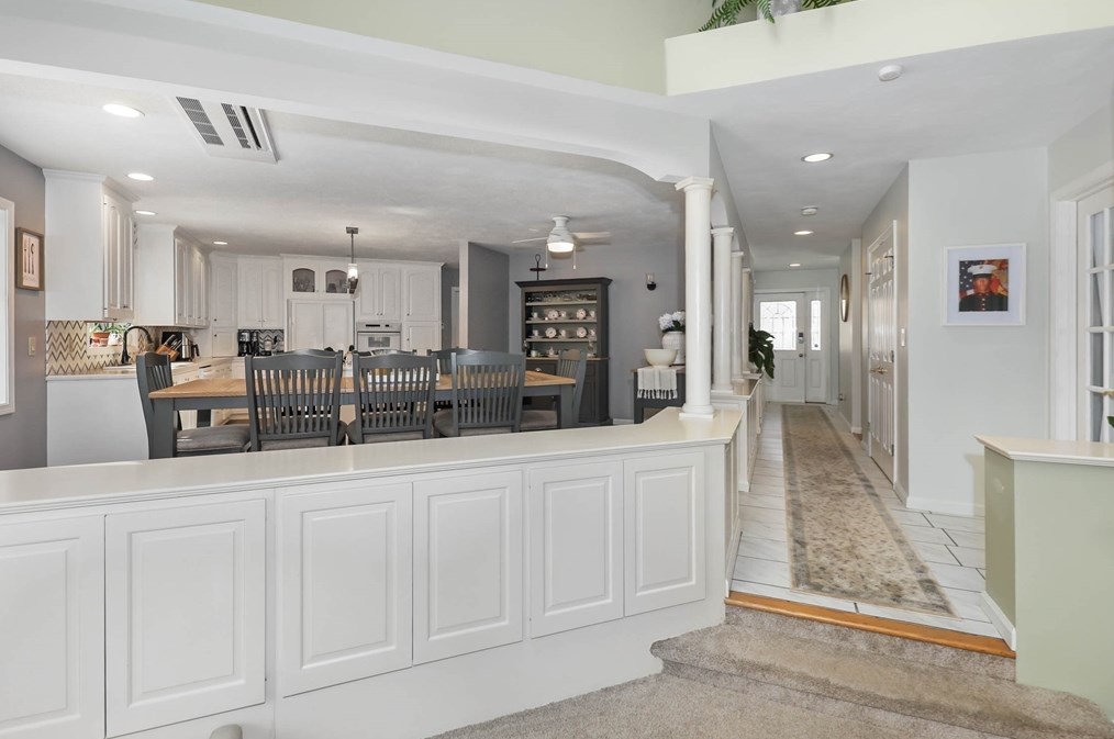 18 Hall Rd, Sturbridge MA 01566-1515 exterior