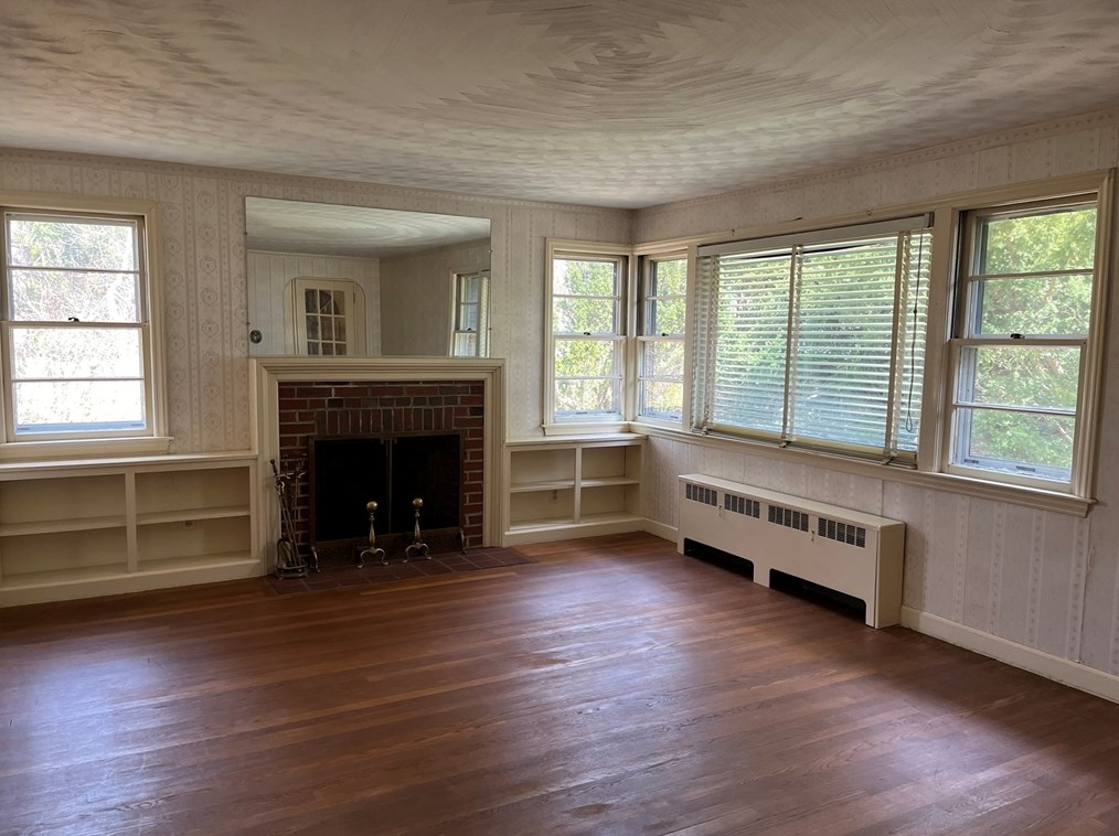 10 Renfrew St, Worcester, MA 01604