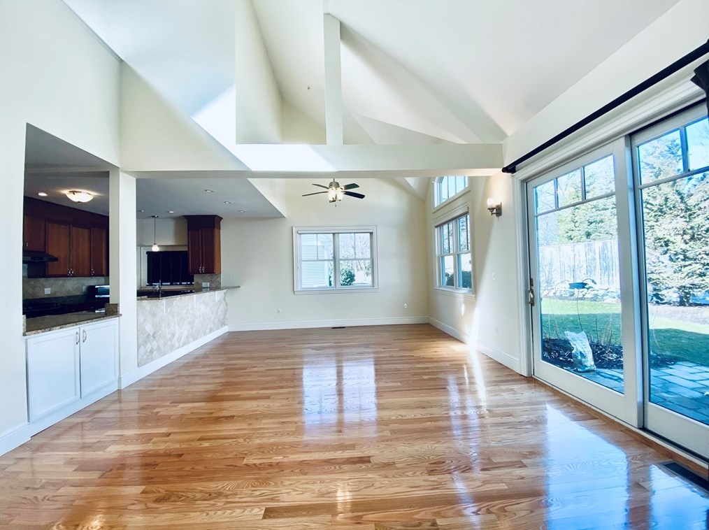 15 Courtyard Pl Unit 15, Lexington, MA