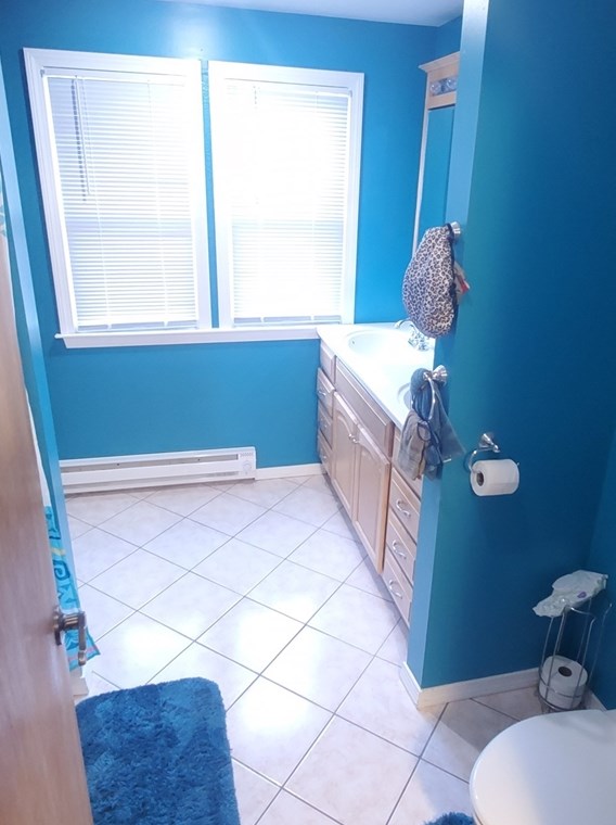 147 Denver St, Springfield MA 01109-1820 exterior