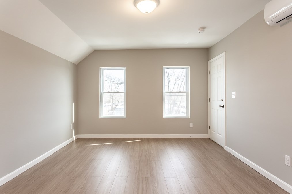 31 Hicks St, New Bedford MA 02740-7317 exterior