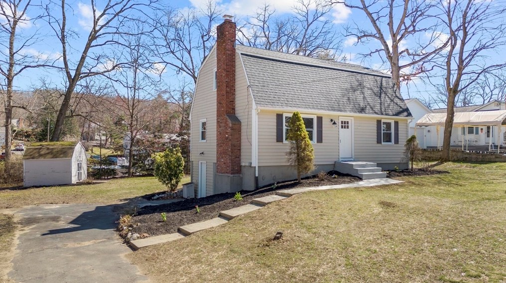 29 Cedar Ln, Westfield, MA 01085 exterior