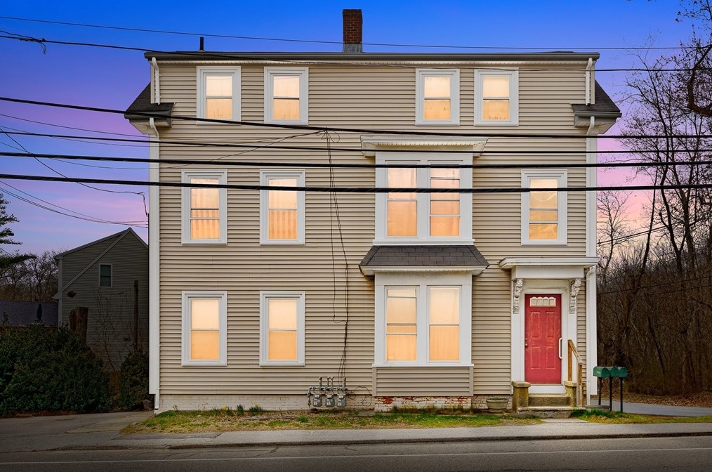 28 North Ave, Attleboro, MA 02703