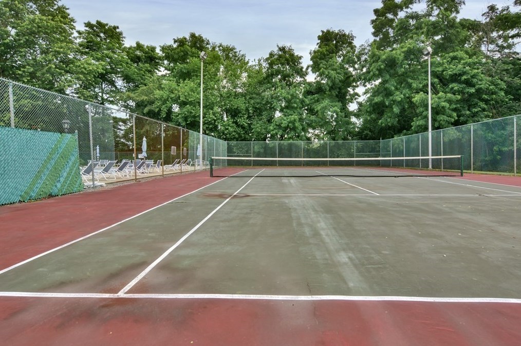 21 Landing Dr, Methuen MA 01844-5825 exterior