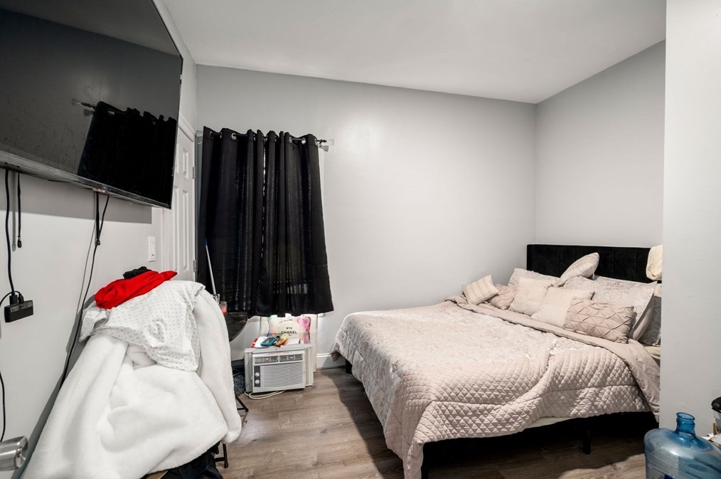 15 1 St, Brockton MA 02301-6124 exterior