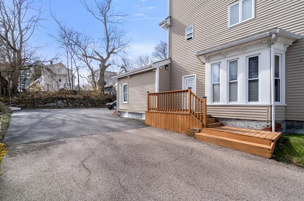 15 1 St, Brockton MA 02301-6124 exterior